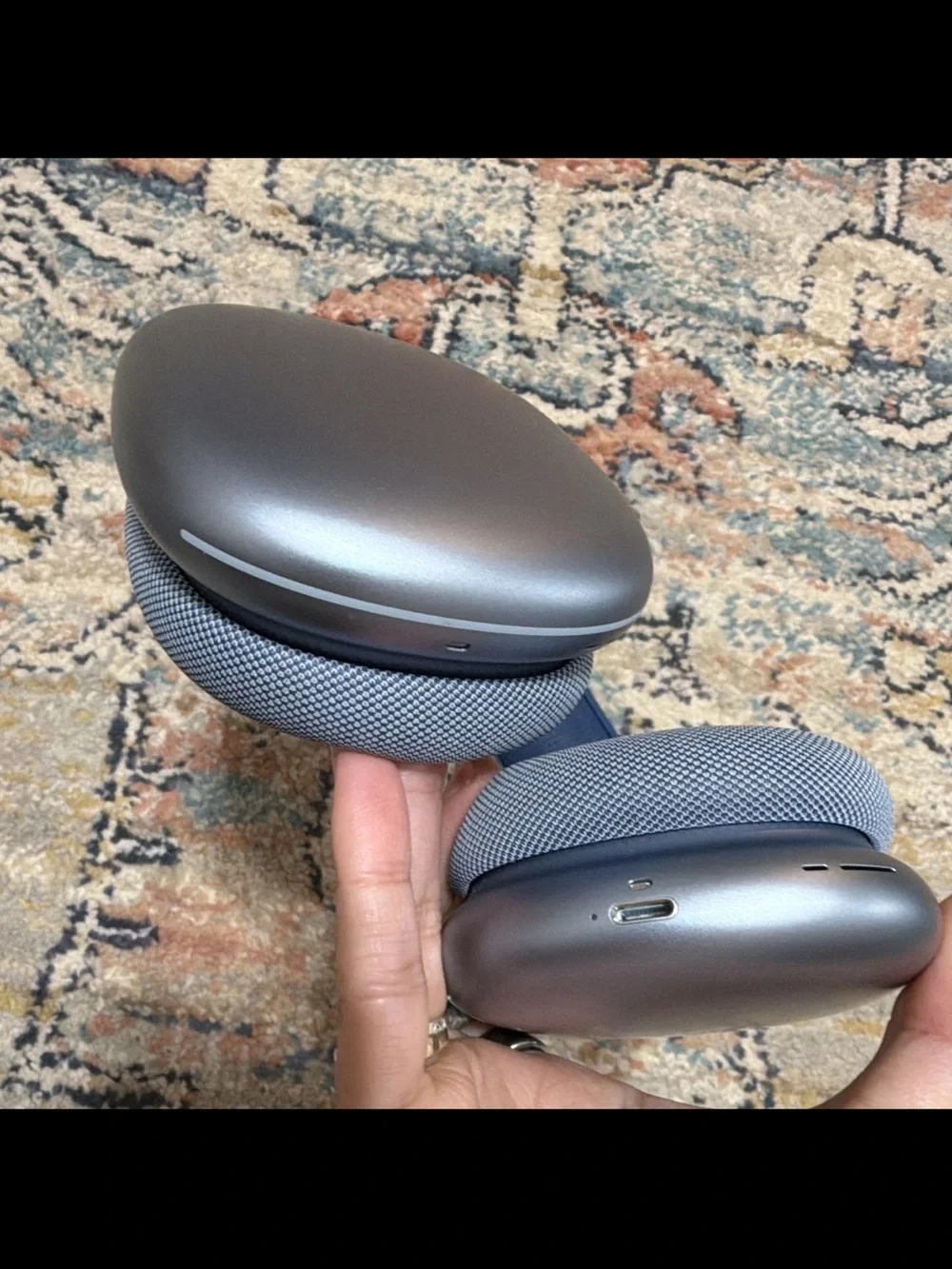 Apple AirPods Max in Navy Blue and Silver